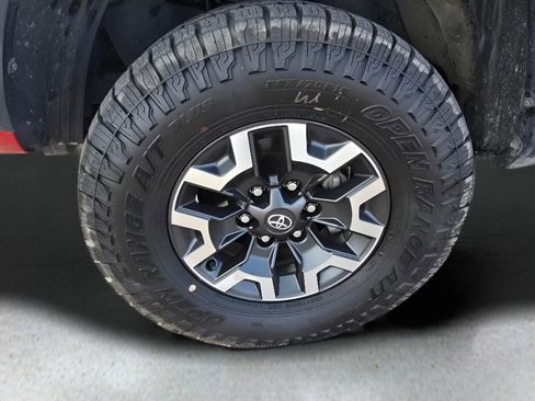 Used 2021 Toyota Tacoma TRD Off-Road image 9