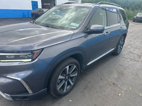 Used 2024 Honda Pilot Touring image 4