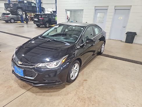 Used 2017 Chevrolet Cruze LT w/ Sun And Sound Package image 3