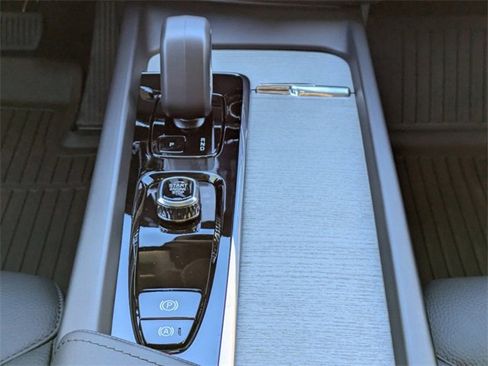 New 2025 Volvo XC60 B5 Plus w/ Climate Package image 17