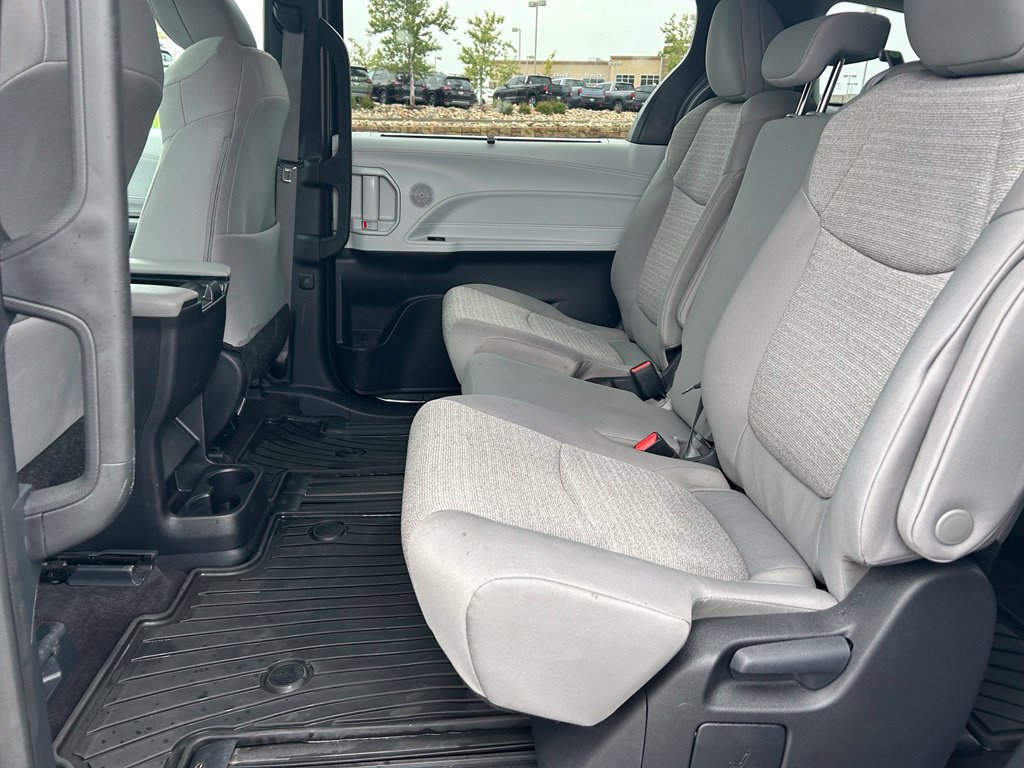 Used 2025 Toyota Sienna LE AWD/4WD image 25