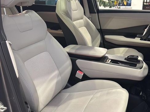 Used 2023 Nissan Ariya EVOLVE+ image 15