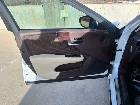 Used 2018 Lexus LS 500 w/ Interior Upgrade Package image 10