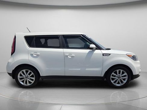 Used 2019 Kia Soul + FWD image 9
