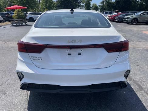 Used 2024 Kia Forte LXS w/ LXS Technology Package FWD image 4