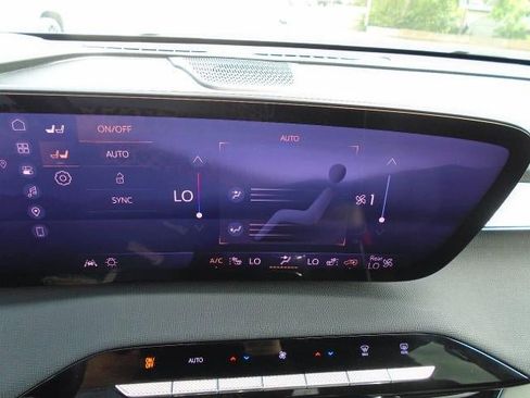 Certified 2025 Buick Enclave Preferred AWD/4WD image 11