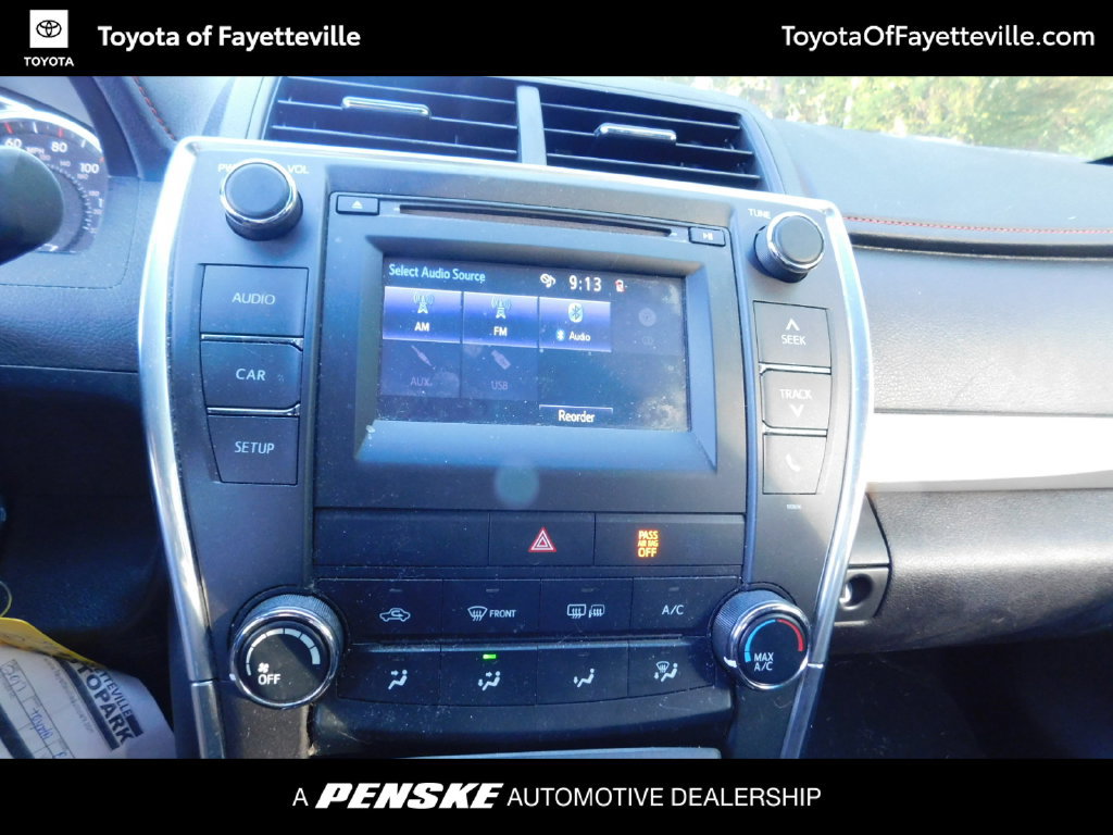 Used 2017 Toyota Camry SE w/ Moonroof Package FWD image 6