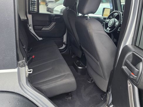Used 2018 Jeep Wrangler Unlimited Sport S image 13