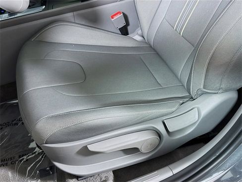 Certified 2025 Hyundai Elantra Sport image 15