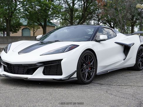 Used 2024 Chevrolet Corvette Z06 w/ Z07 Performance Package RWD image 17