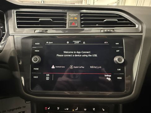 Used 2022 Volkswagen Tiguan SEL R-Line image 36