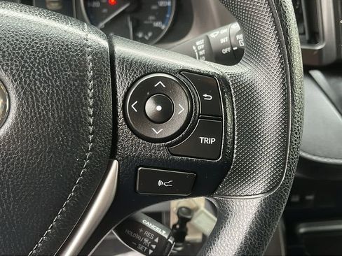 Used 2018 Toyota RAV4 LE image 13