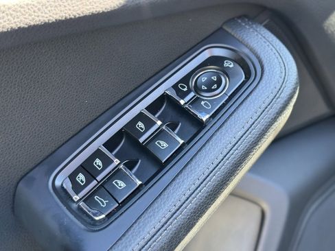 Used 2025 Porsche Macan image 19