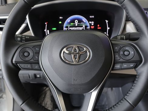 Used 2025 Toyota Corolla XLE FWD image 14