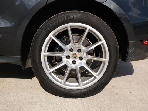 Used 2017 Porsche Macan image 12