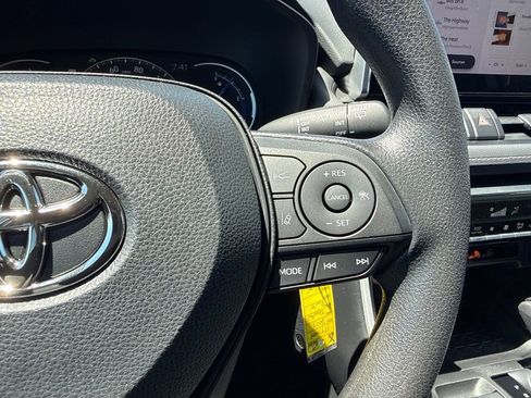 Used 2023 Toyota RAV4 LE AWD/4WD image 13