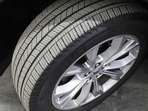 Used 2023 Ford Explorer Limited AWD/4WD image 40