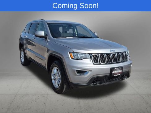 Used 2019 Jeep Grand Cherokee Laredo AWD/4WD image 8