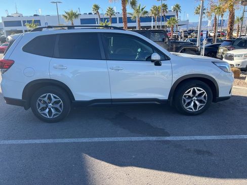 Used 2019 Subaru Forester Premium image 10