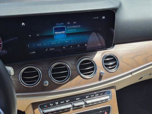 Used 2023 Mercedes-Benz E 350 4MATIC Sedan image 9