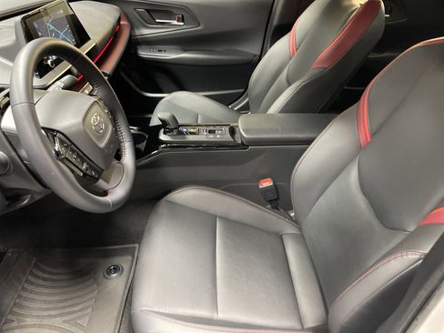 Used 2025 Toyota Prius Plug-In Hybrid FWD image 16