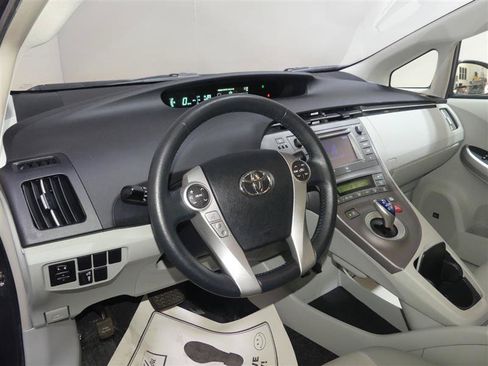 Used 2015 Toyota Prius Four FWD image 22
