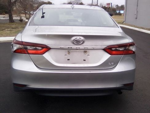 Used 2023 Toyota Camry LE image 5