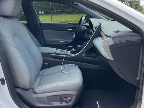 Used 2020 Toyota Avalon XLE w/ Moonroof Package FWD image 11