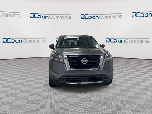 Used 2024 Nissan Pathfinder SL w/ SL Premium Package AWD/4WD image 3