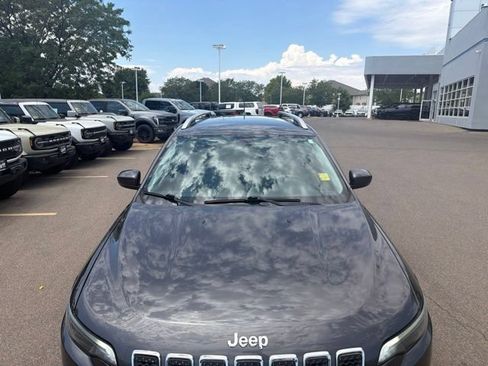 Used 2019 Jeep Cherokee Latitude Plus w/ Comfort/Convenience Group AWD/4WD image 3