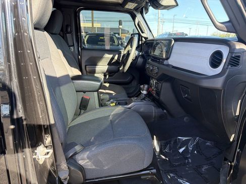 Used 2024 Jeep Wrangler Unlimited AWD/4WD image 16