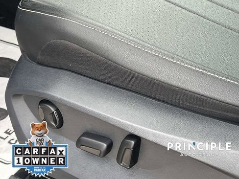 Used 2022 Volkswagen Tiguan SE w/ Panoramic Sunroof Package image 17