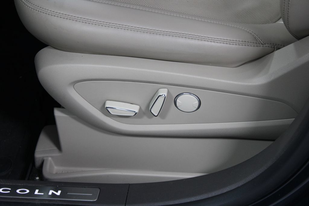 Used 2023 Lincoln Nautilus Reserve AWD/4WD image 22