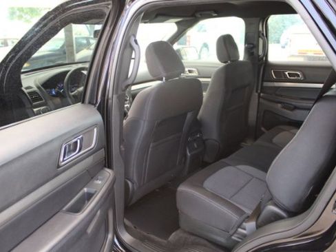 Used 2018 Ford Explorer XLT w/ Equipment Group 201A image 13