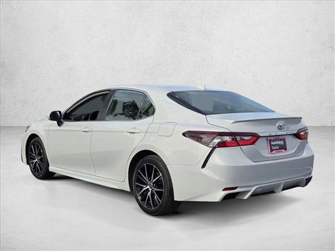 Used 2024 Toyota Camry SE image 8