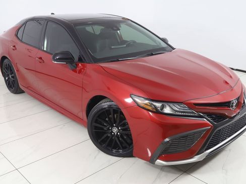 Used 2021 Toyota Camry XSE image 17