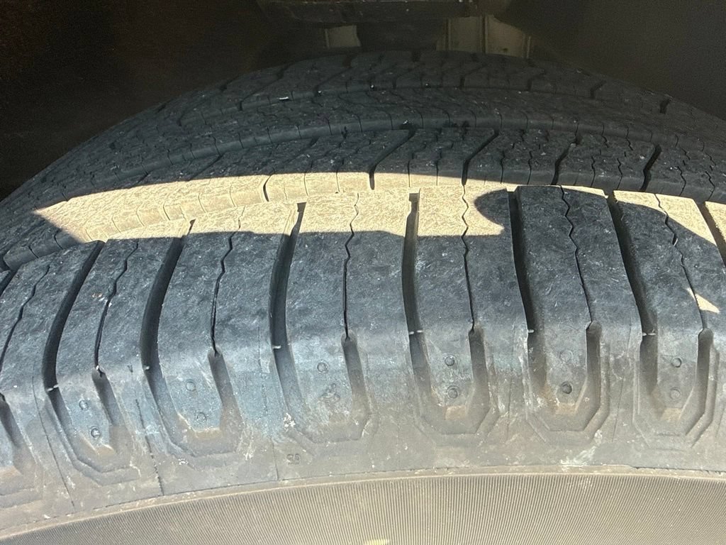 Used 2023 Ford Explorer XLT w/ Equipment Group 202A AWD/4WD image 2