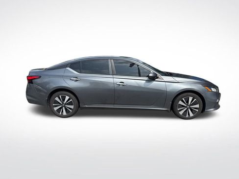 Used 2021 Nissan Altima 2.5 SV w/ SV Premium Package image 4