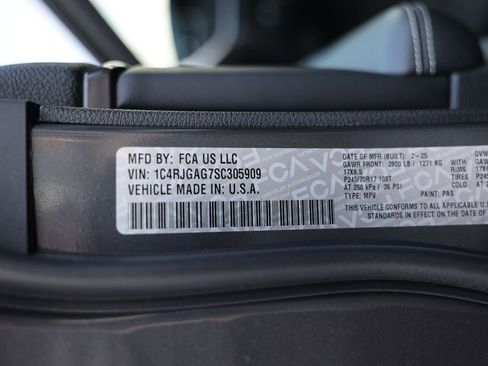 New 2025 Jeep Grand Cherokee Laredo w/ MOPAR Finishing Package image 42