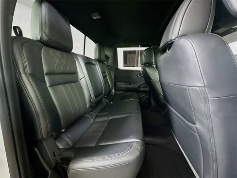 Used 2022 Nissan Frontier PRO-4X w/ Pro-4X Premium Package image 11