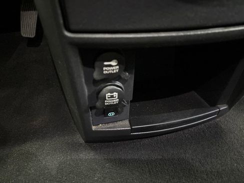 Used 2010 Dodge Grand Caravan SXT image 38