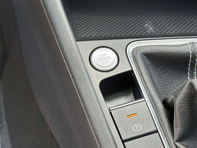 Used 2023 Volkswagen Jetta SE w/ Panoramic Sunroof Package FWD image 19