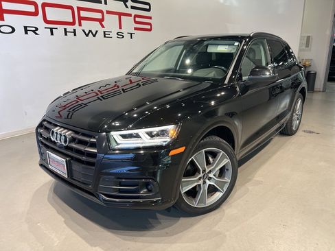 Used 2020 Audi Q5 Prestige w/ Prestige Package image 2