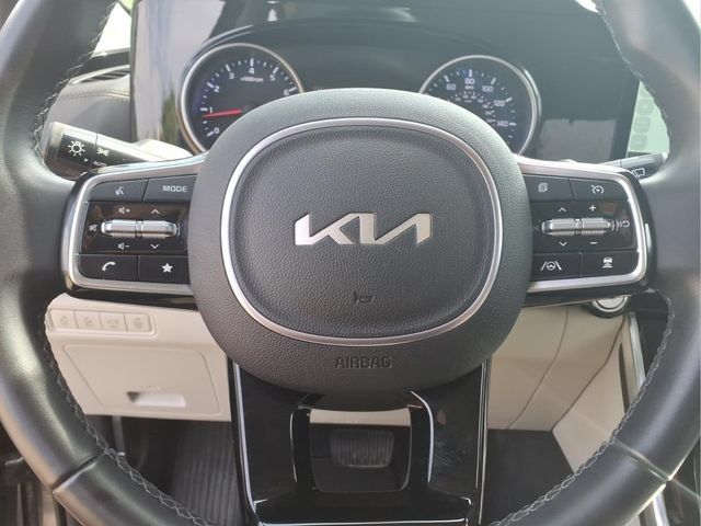 Used 2024 Kia Carnival EX FWD image 13