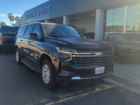 Used 2024 Chevrolet Suburban LT image 4
