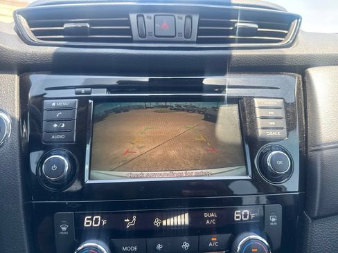 Used 2020 Nissan Rogue SV FWD image 40