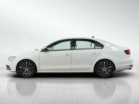 Used 2016 Volkswagen Jetta Sport image 2