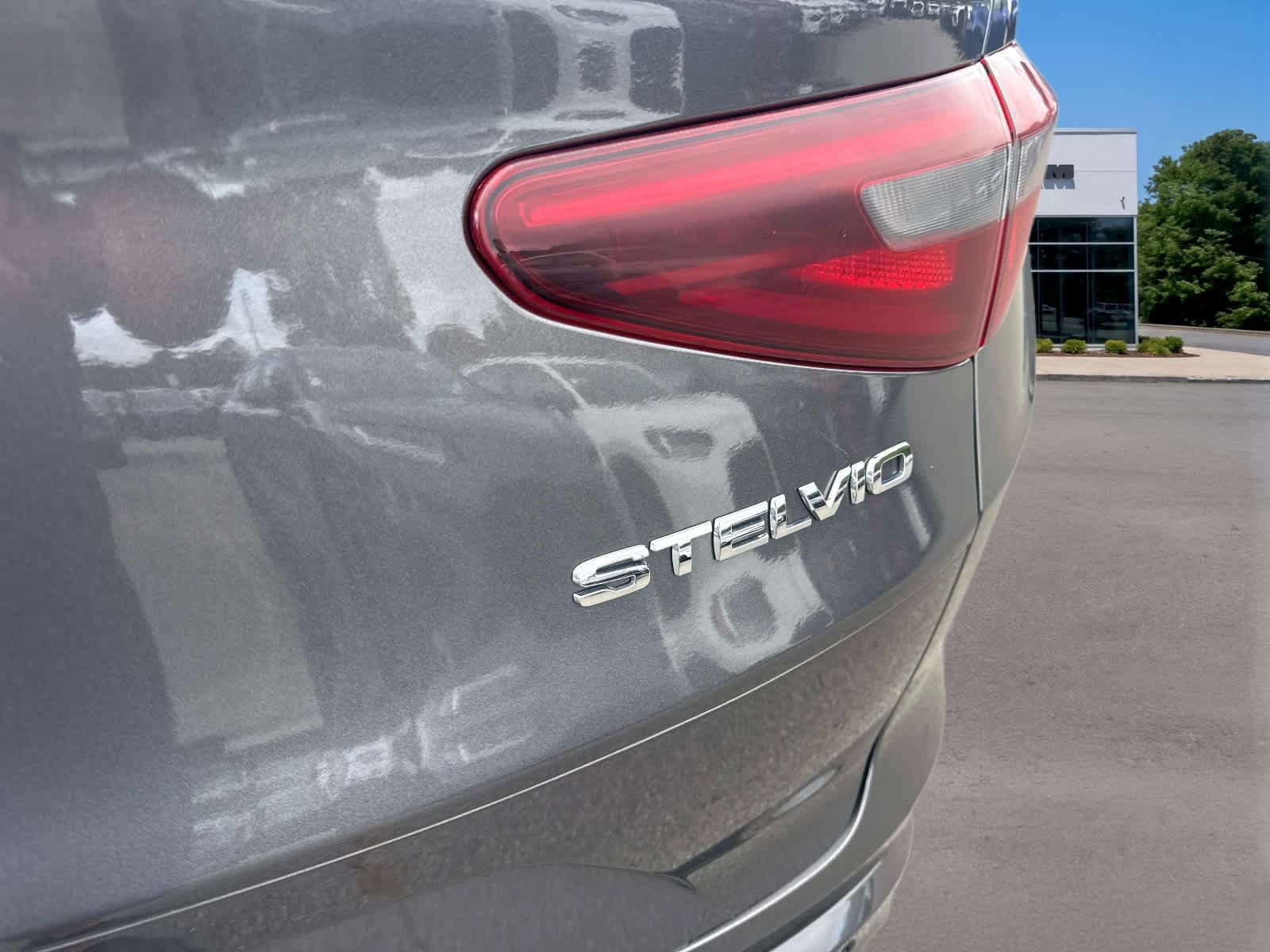 Used 2023 Alfa Romeo Stelvio Veloce AWD/4WD image 6