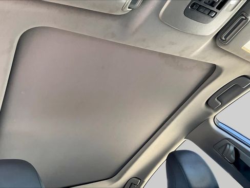 Used 2019 Toyota Camry XLE FWD image 14