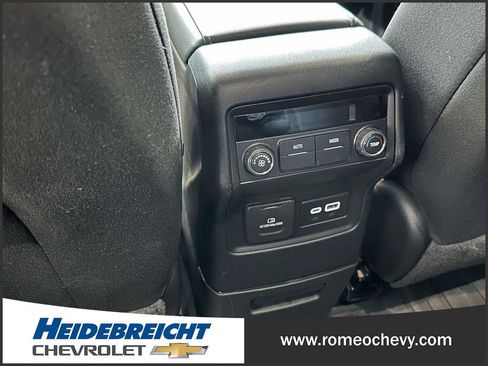 Used 2022 GMC Acadia SLE w/ Driver Convenience Package image 16